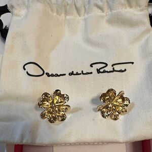 Oscar de la Renta Gold Crushed Clover Earrings